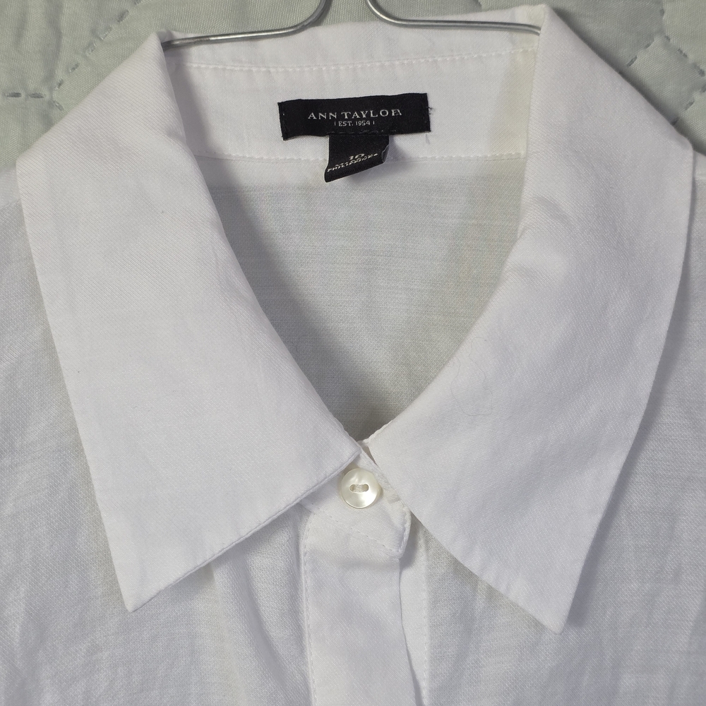 Ann Taylor White Sleeveless Button-Up Blouse Sz 10 - Picture 3 of 11